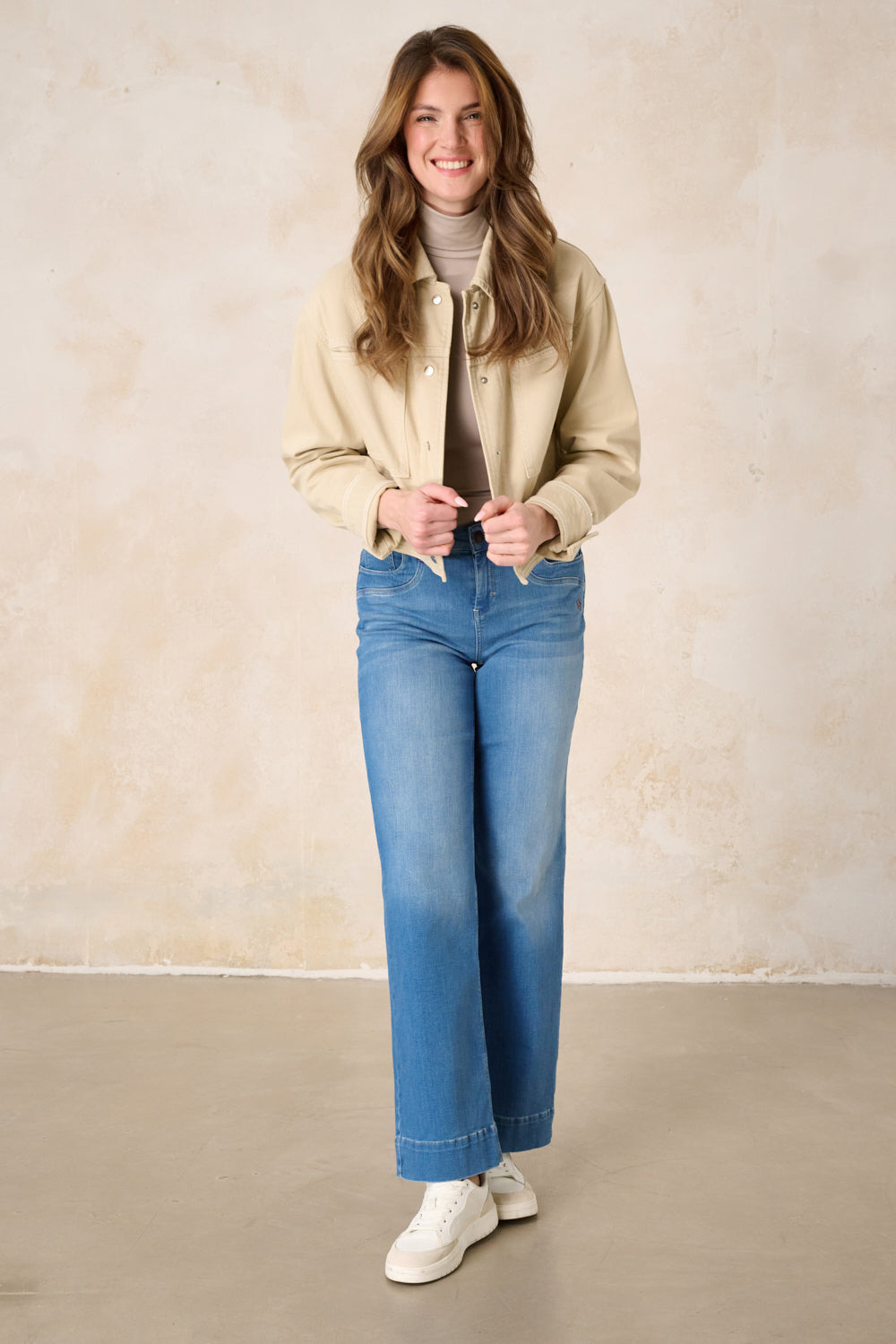 Clara – Flared jeans in blue-violet with a high waist