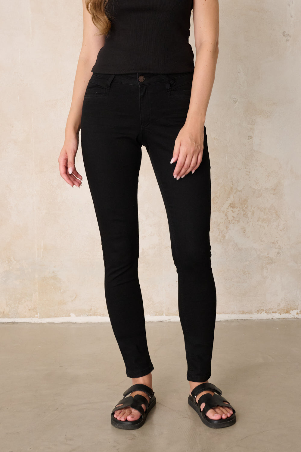 Laura Skinny Fit Jeans – Mandelschwarz & Soft Denim, hohe Leibhöhe
