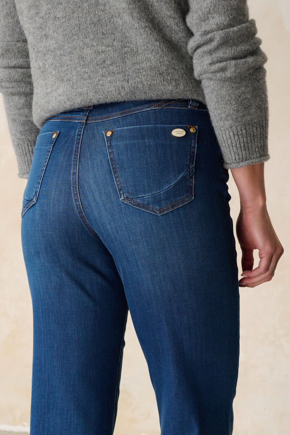 Melina – Bootcut Jeans in Eisenblau mit mittlerer Leibhöhe