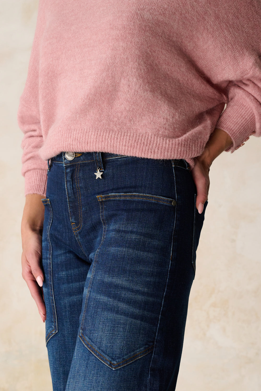 Serena – Barrel Jeans in Rheinblau mit hoher Leibhöhe