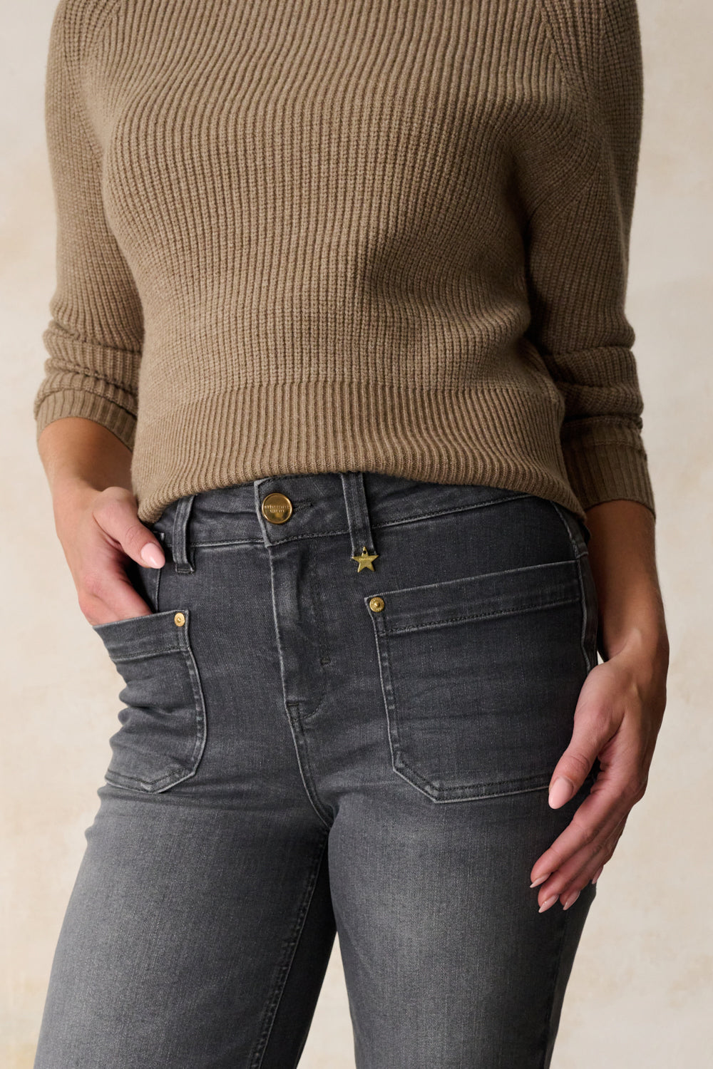 The Clara Flared – steel gray