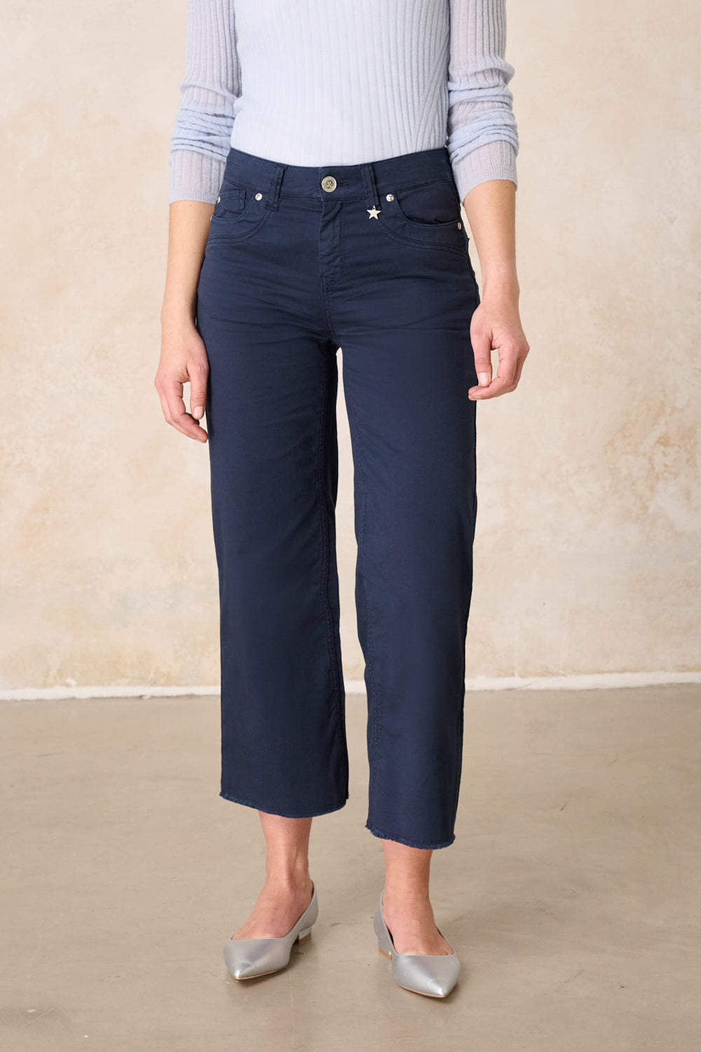 Clara – Flared Hose in Royalblau mit hoher Leibhöhe