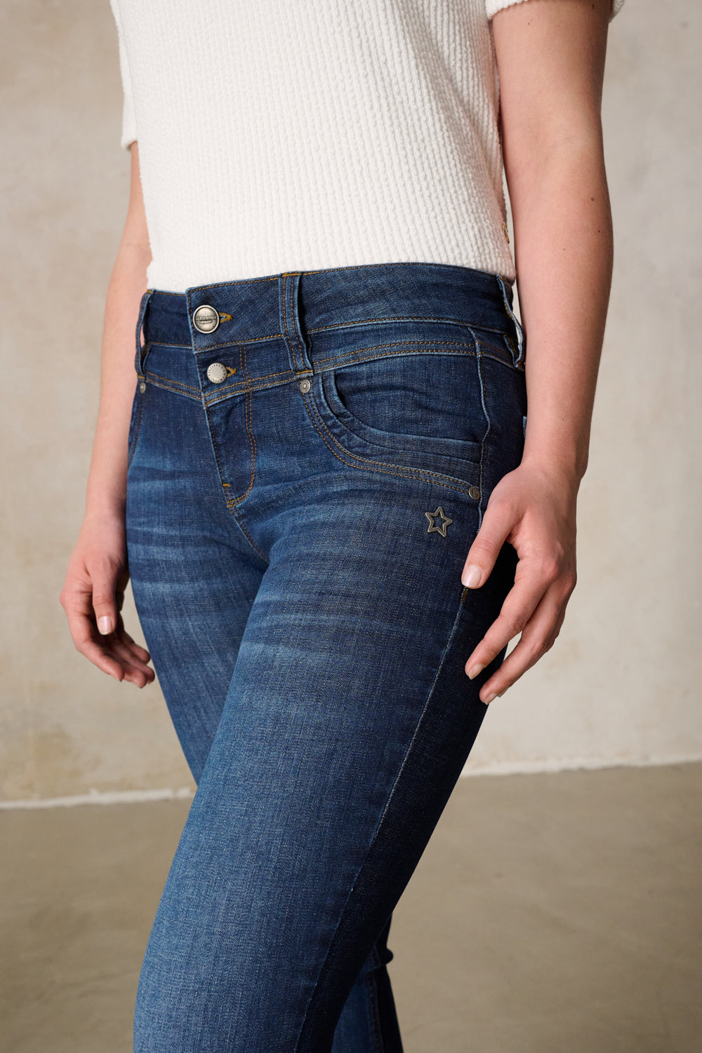 Merle Slim Fit Jeans – Neckarblau & Soft Denim, mittlere Leibhöhe
