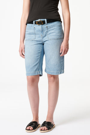 Clara – Bermuda shorts in summer blue with High Rise