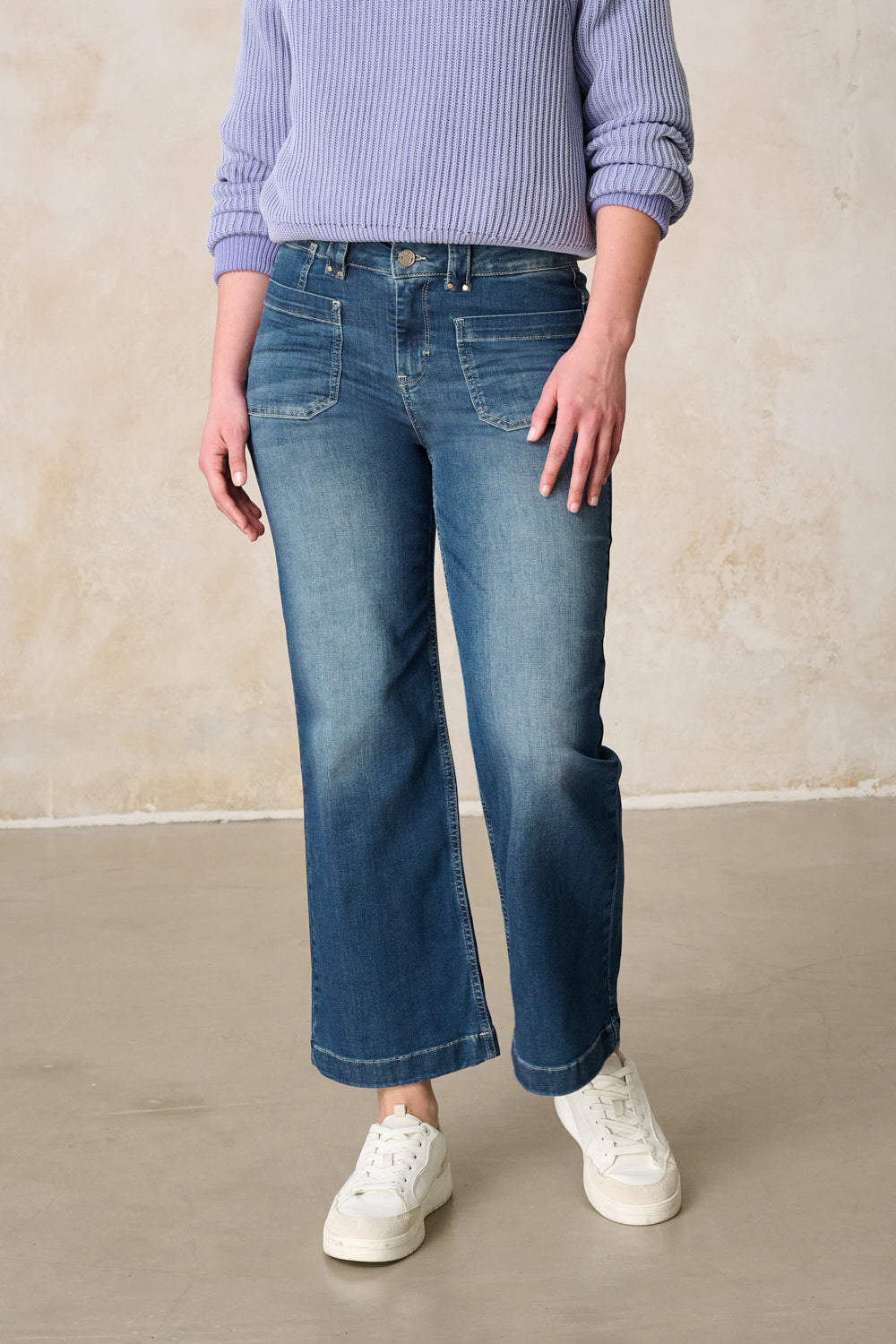 Clara – Flared Jeans in Südblau mit hoher Leibhöhe