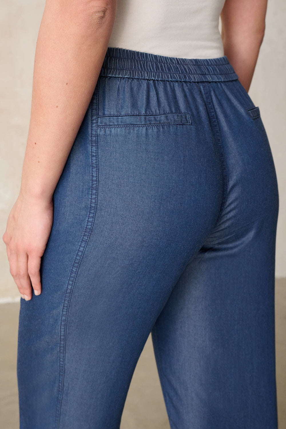 Eda - Straight Leg Hose in Blau