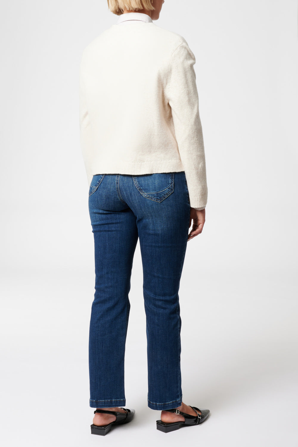 Merle Straight Donaublau – Comfortable jeans made from soft stretch denim with a straight leg, mid-rise waist, and a timeless fit.