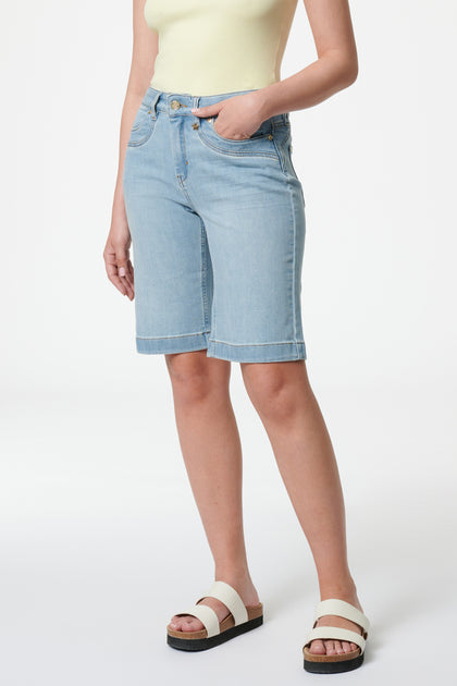 Clara – Bermuda in Blassblau mit hoher Leibhöhe
