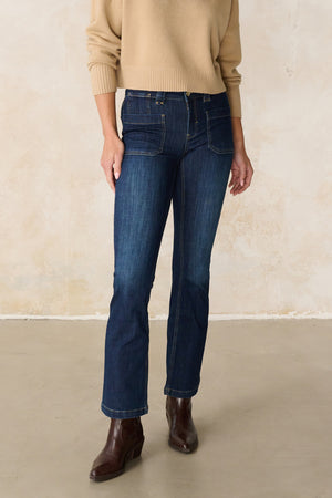 Melina – Bootcut Jeans in Fossilblau mit mittlerer Leibhöhe