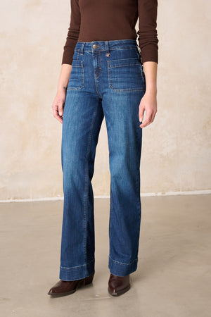 Clara – Flared Jeans in Donaublau 2 mit hoher Leibhöhe