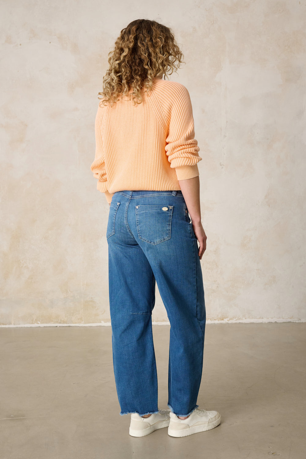 Serena - Barrel Jeans in Wave Blue with High Waist