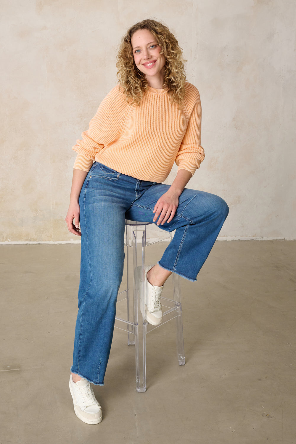 Serena - Barrel Jeans in Wave Blue with High Waist