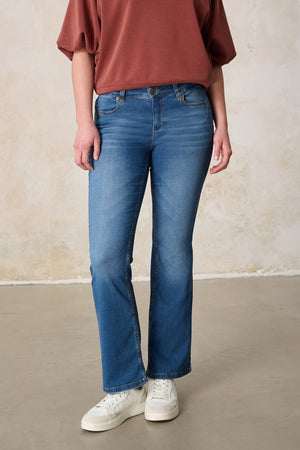 Melina Bootcut Jeans – Frühlingsblau & Leichter Denim, mittlere Leibhöhe