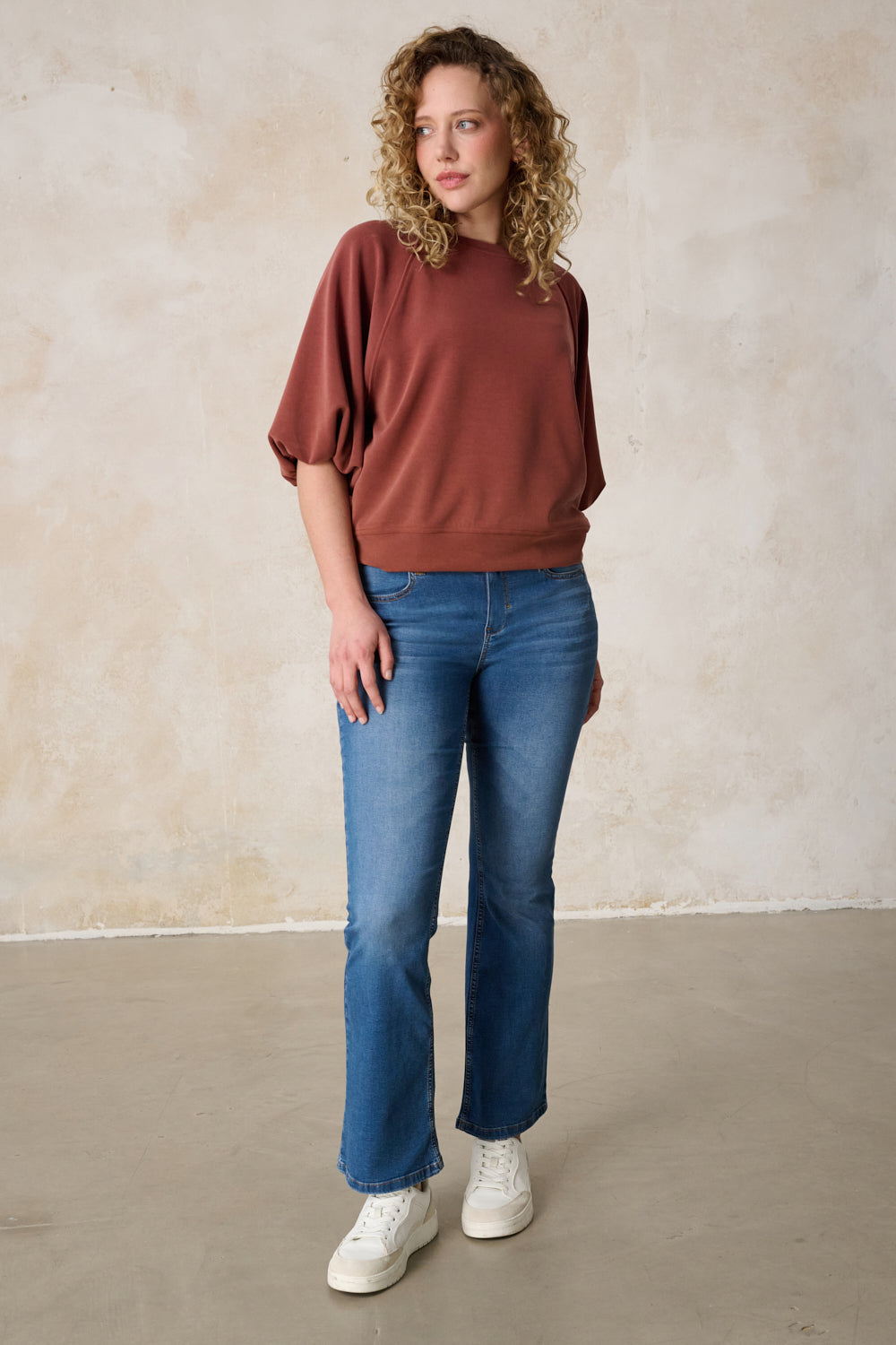 Melina – Bootcut Jeans in Frühlingsblau mit mittlerer Leibhöhe