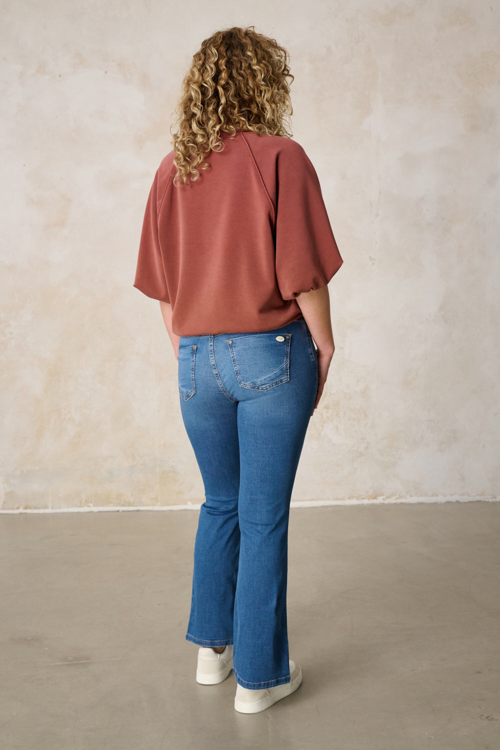 Melina - Mid-Rise Bootcut Jeans in Spring Blue