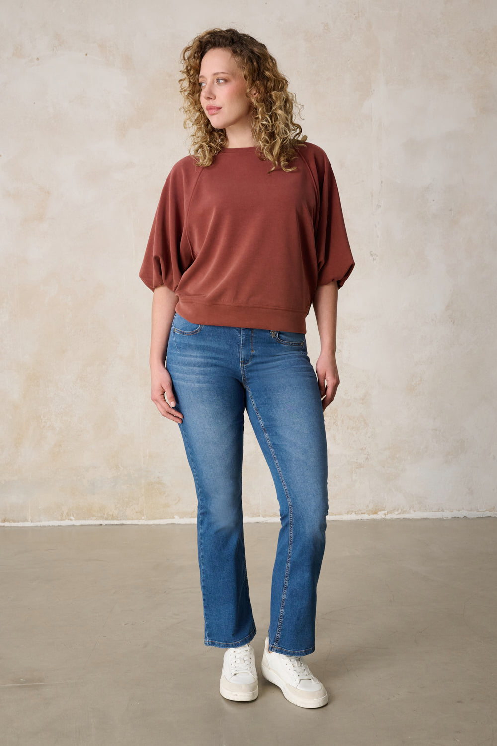 Melina - Mid-Rise Bootcut Jeans in Spring Blue
