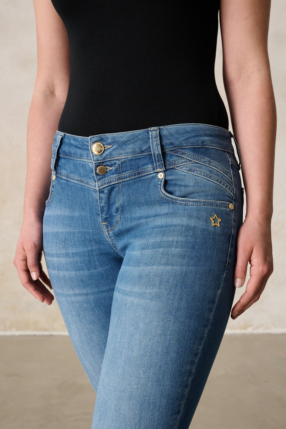 Merle Slim Fit Jeans – Sommerblau & Leichter Denim, mittlere Leibhöhe