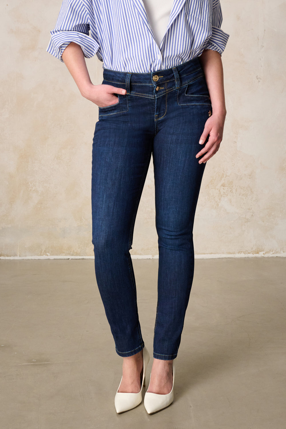 Merle – Slim Fit Jeans in Wunschblau mit mittlerer Leibhöhe