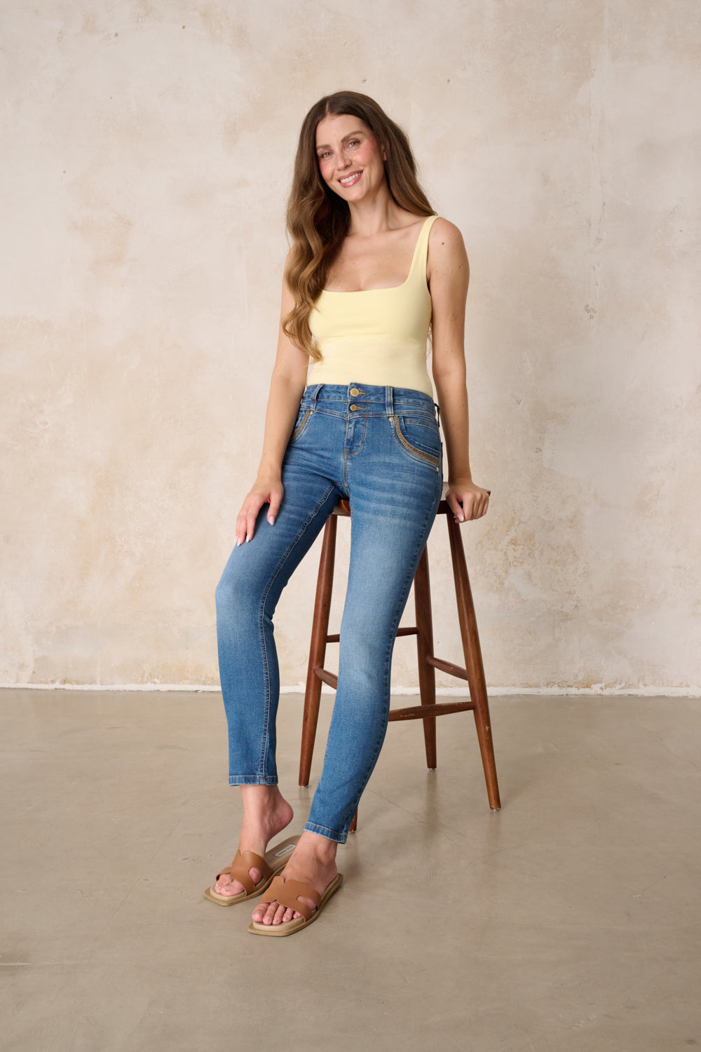 Merle – Slim Fit Jeans in Neckarblau mit mittlerer Leibhöhe