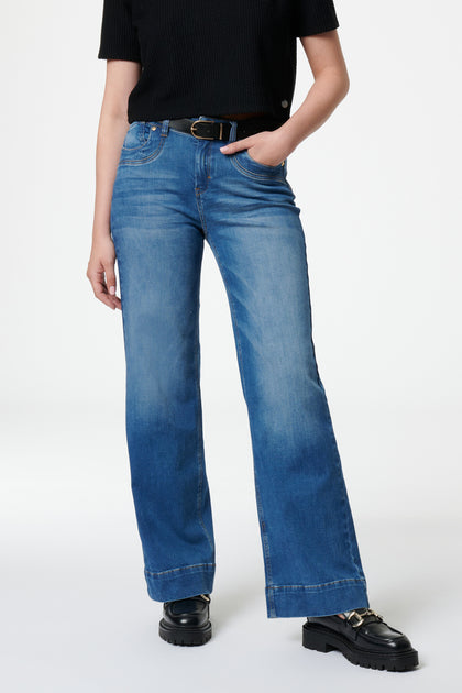 Clara – Flared Jeans in Herbstblau mit hoher Leibhöhe