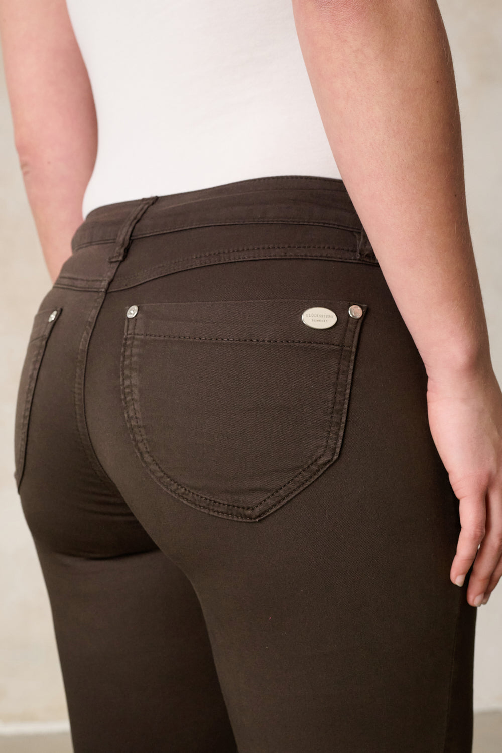 Merle Slim Fit Bermuda – Royalbraun & Baumwoll-Stretch, mittlere Leibhöhe