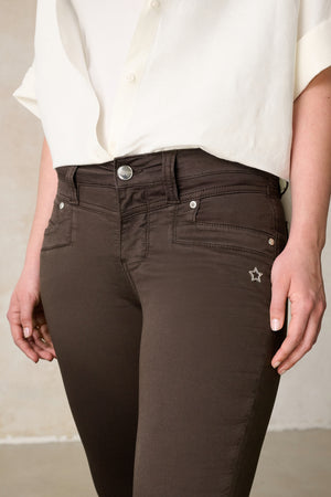 Merle Slim Fit Jeans – Royal Brown & Cotton Stretch, Mid-Rise