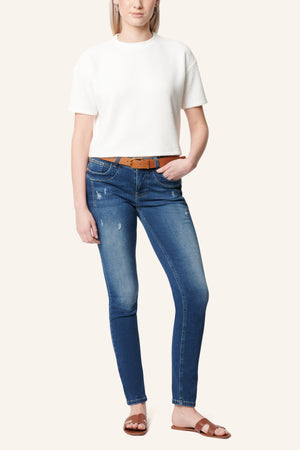 Petra – Slim Fit Jeans in Nahtblau mit niedriger Leibhöhe