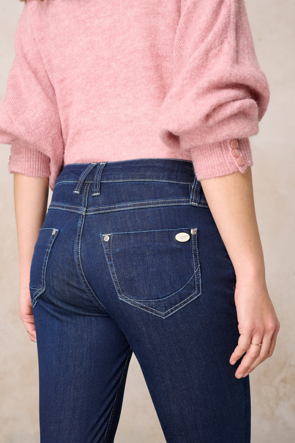 Petra – Slim Fit Jeans in Kühlblau mit niedriger Leibhöhe