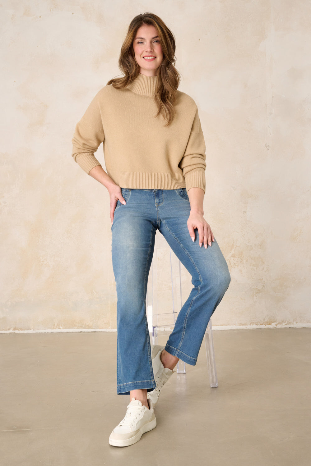 Merle – Straight Leg Jeans in Hennablau mit mittlerer Leibhöhe