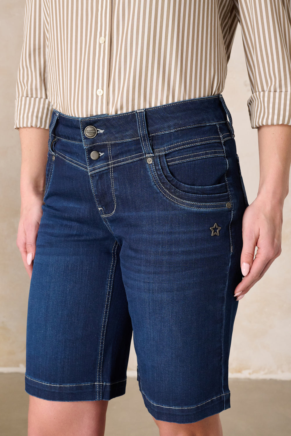 Merle Straight Leg Bermuda – Atlantikblau & kühlender Denim, mittlere Leibhöhe