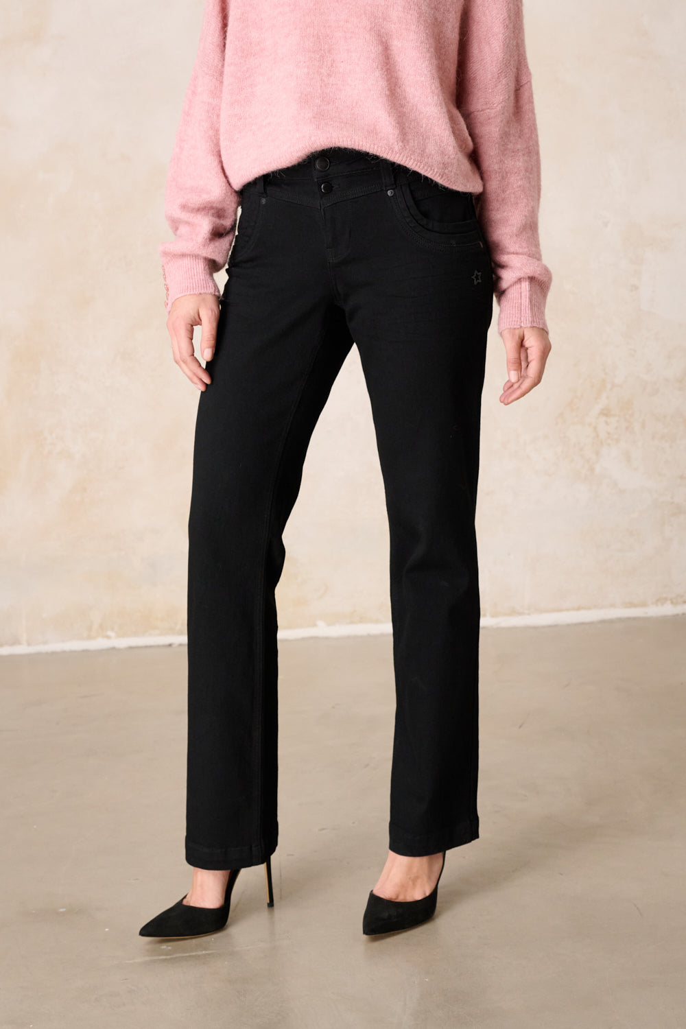 Merle – Straight Leg Jeans in Mandelschwarz mit mittlerer Leibhöhe