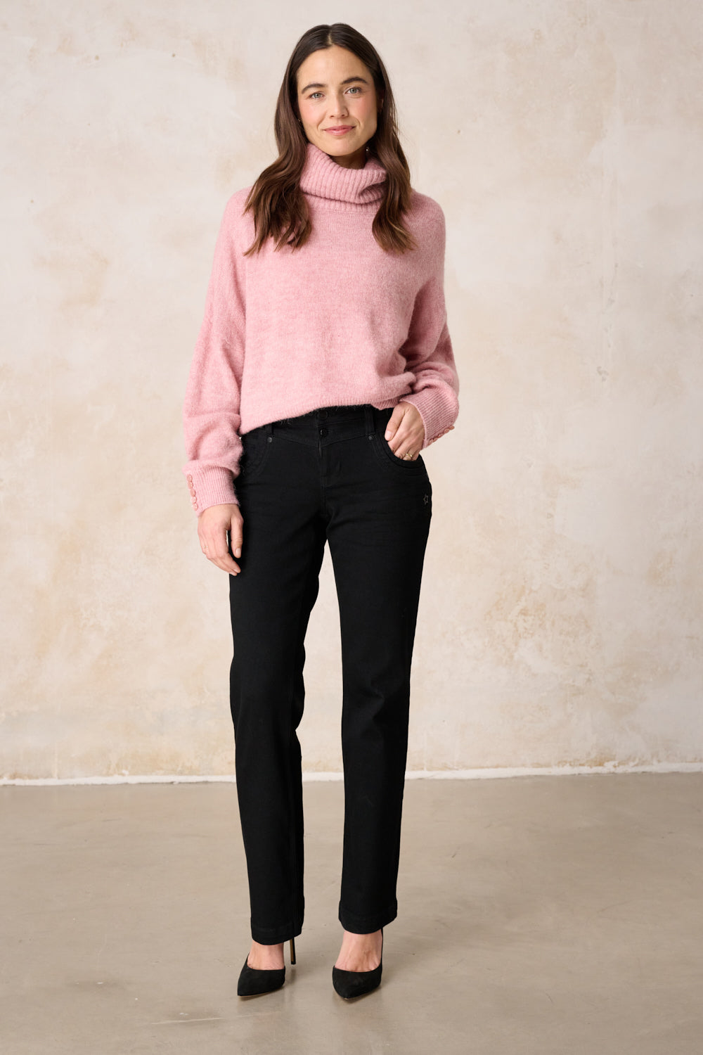 Merle – Straight Leg Jeans in Mandelschwarz mit mittlerer Leibhöhe