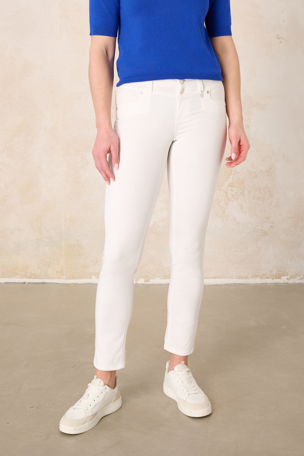 Merle – Slim Fit Hose in Royalweiß mit mittlerer Leibhöhe