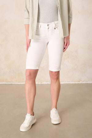 Merle Slim Fit Bermuda – Royalweiß & Baumwoll-Stretch, mittlere Leibhöhe