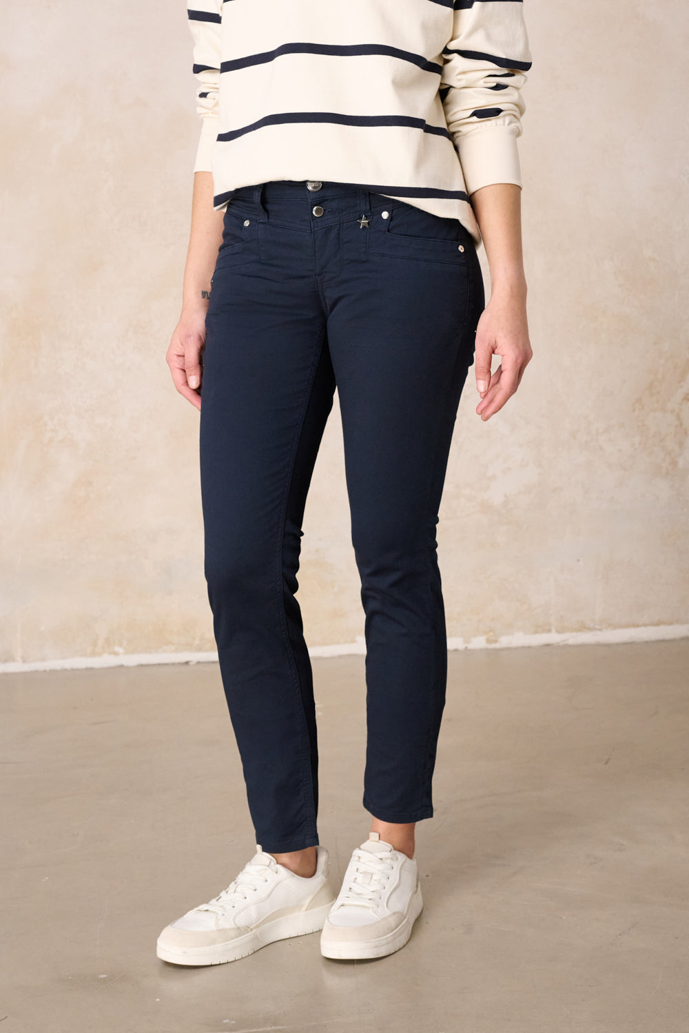 Merle – Slim Fit Hose in Royalblau mit mittlerer Leibhöhe