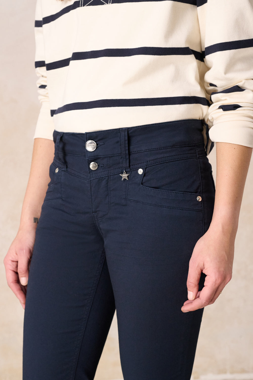 Merle – Slim Fit Hose in Royalblau mit mittlerer Leibhöhe