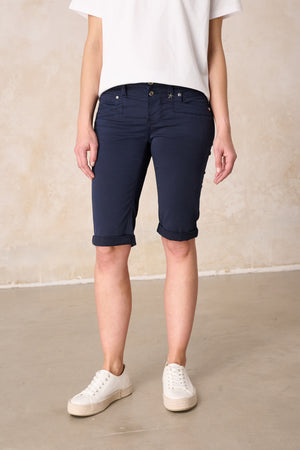 Merle Slim Fit Bermuda – Royalblau & Baumwoll-Stretch, mittlere Leibhöhe