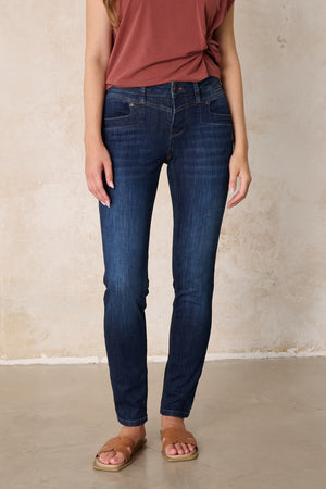 Merle Slim Fit Jeans – Donaublau & Soft Denim, mittlere Leibhöhe
