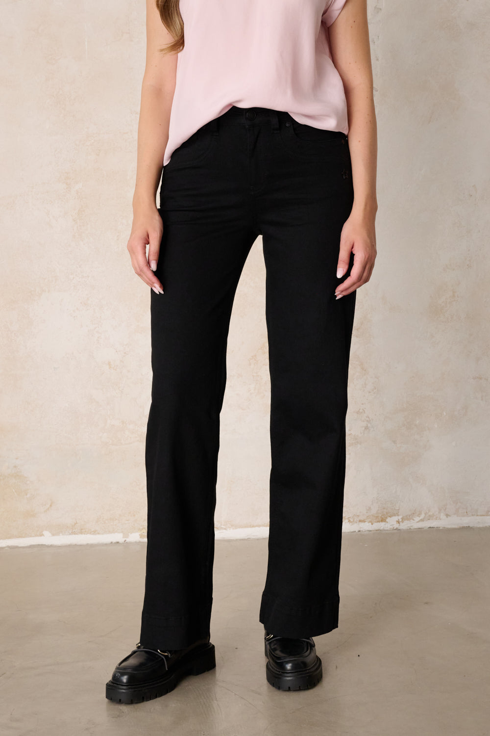 Clara Wide Leg Jeans – Mandelschwarz & Soft Denim, hohe Leibhöhe