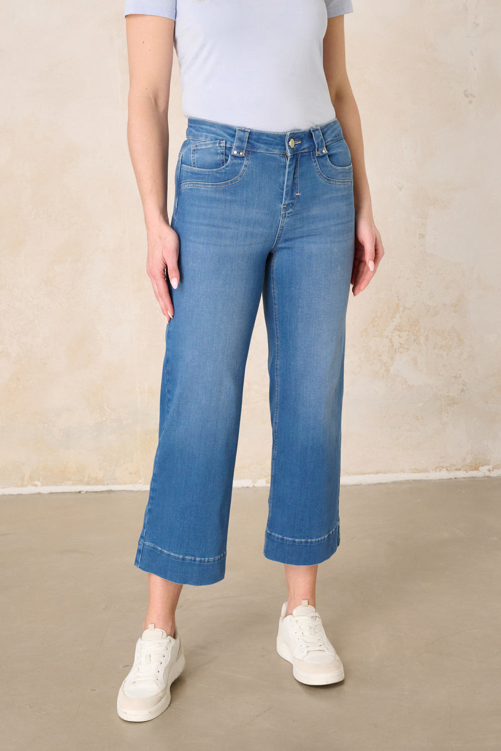 Clara – Flared Jeans in Hageblau mit hoher Leibhöhe