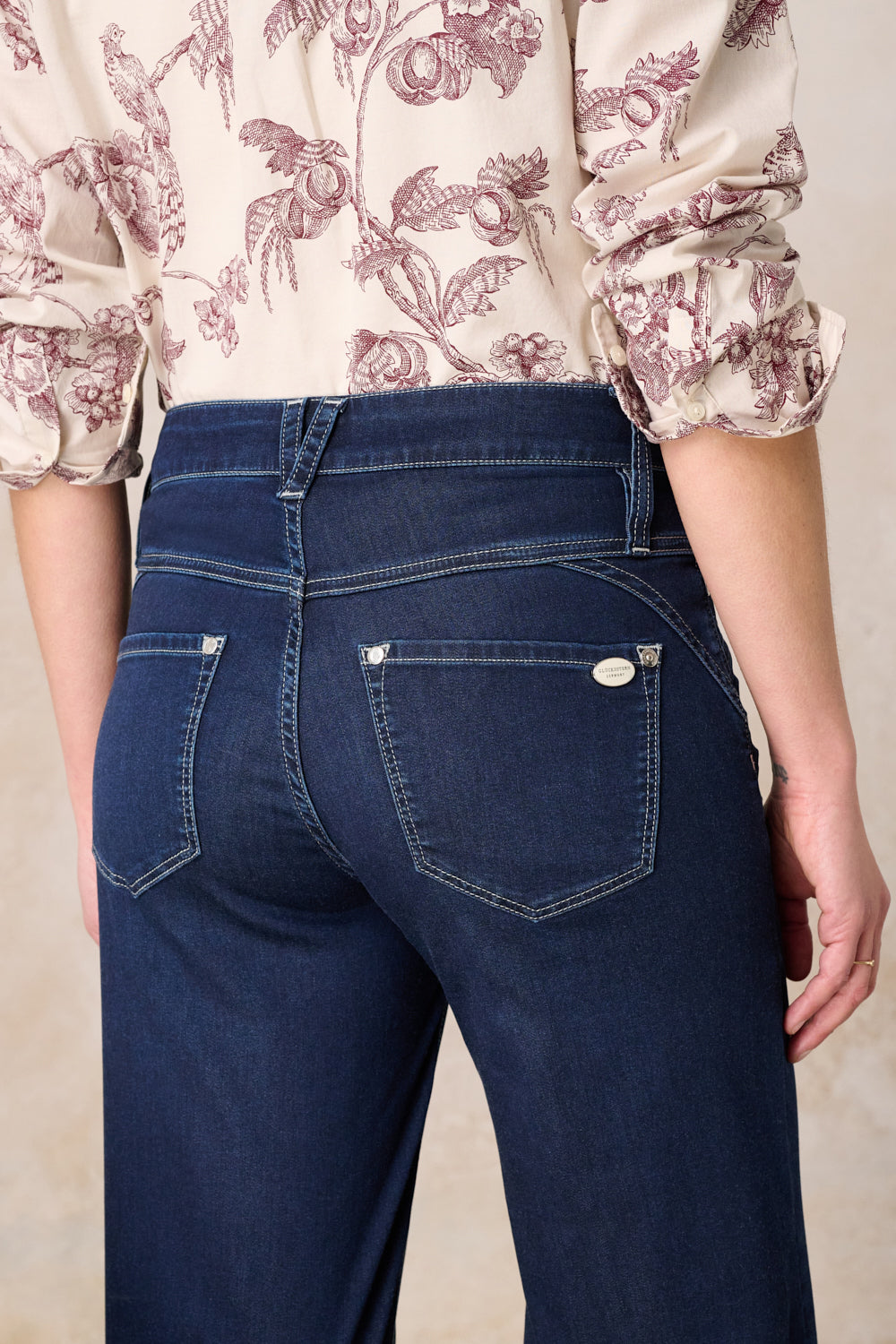 Clara – Flared Jeans in Jeansblau mit hoher Leibhöhe