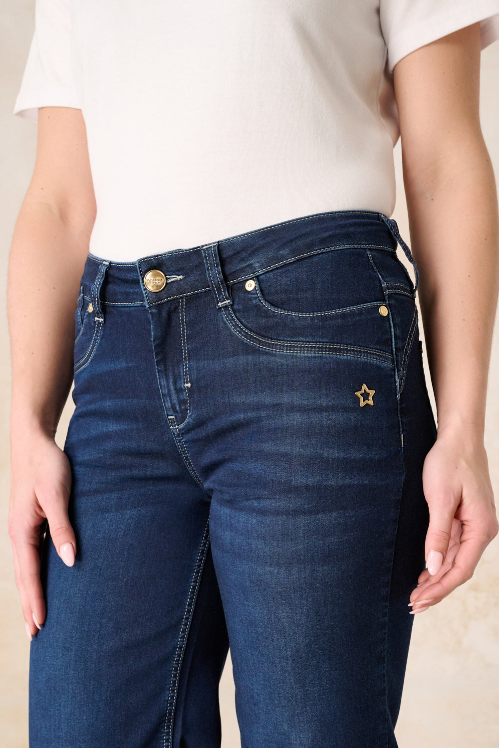 Clara – Flared Jeans in Sommersanft mit hoher Leibhöhe