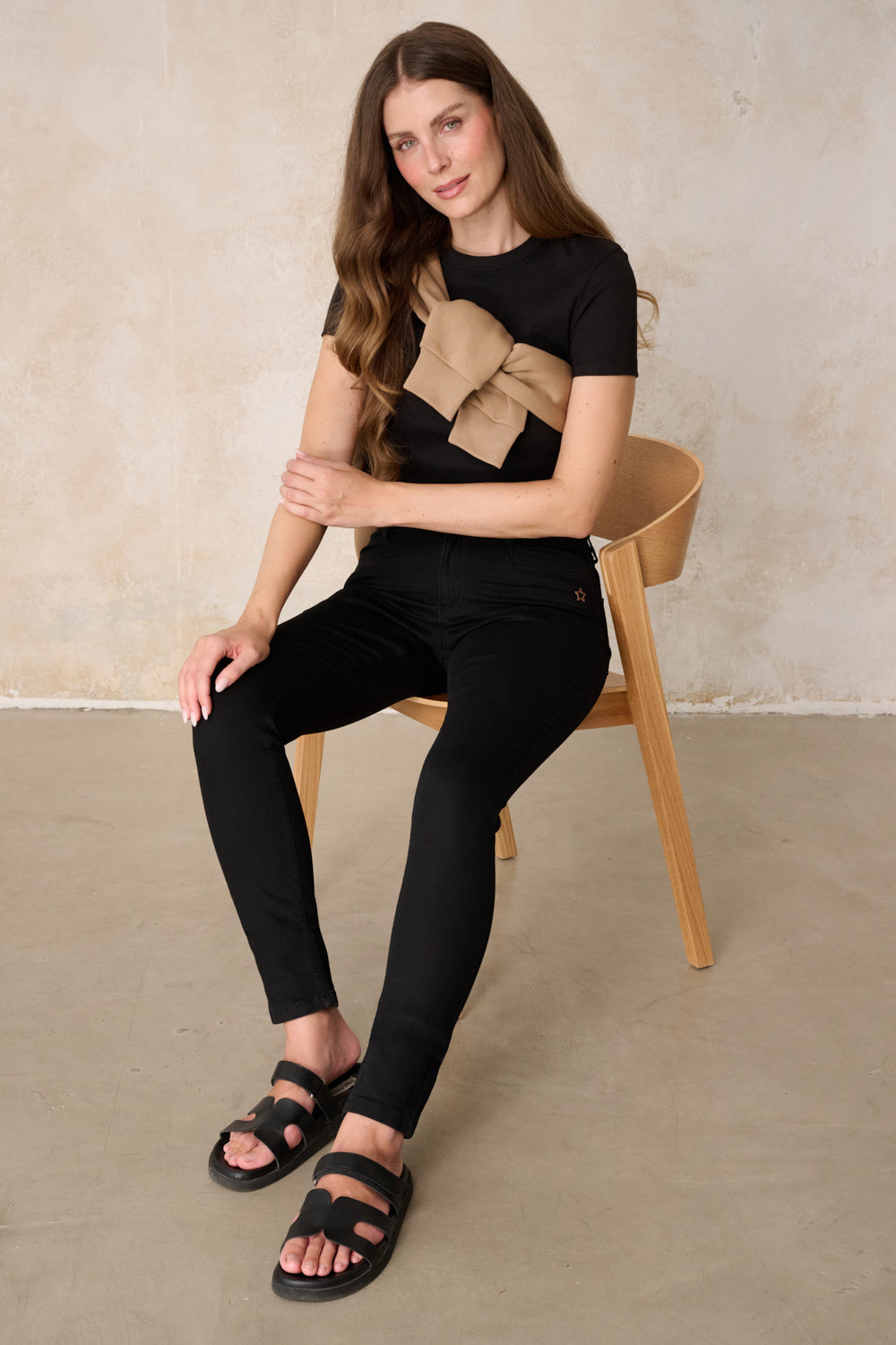 Laura Skinny Fit Jeans – Mandelschwarz & Soft Denim, hohe Leibhöhe