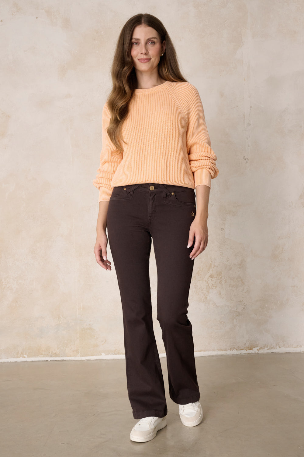 Melina Bootcut Hose - Edelbraun & Baumwoll-Stretch, mittlere Leibhöhe