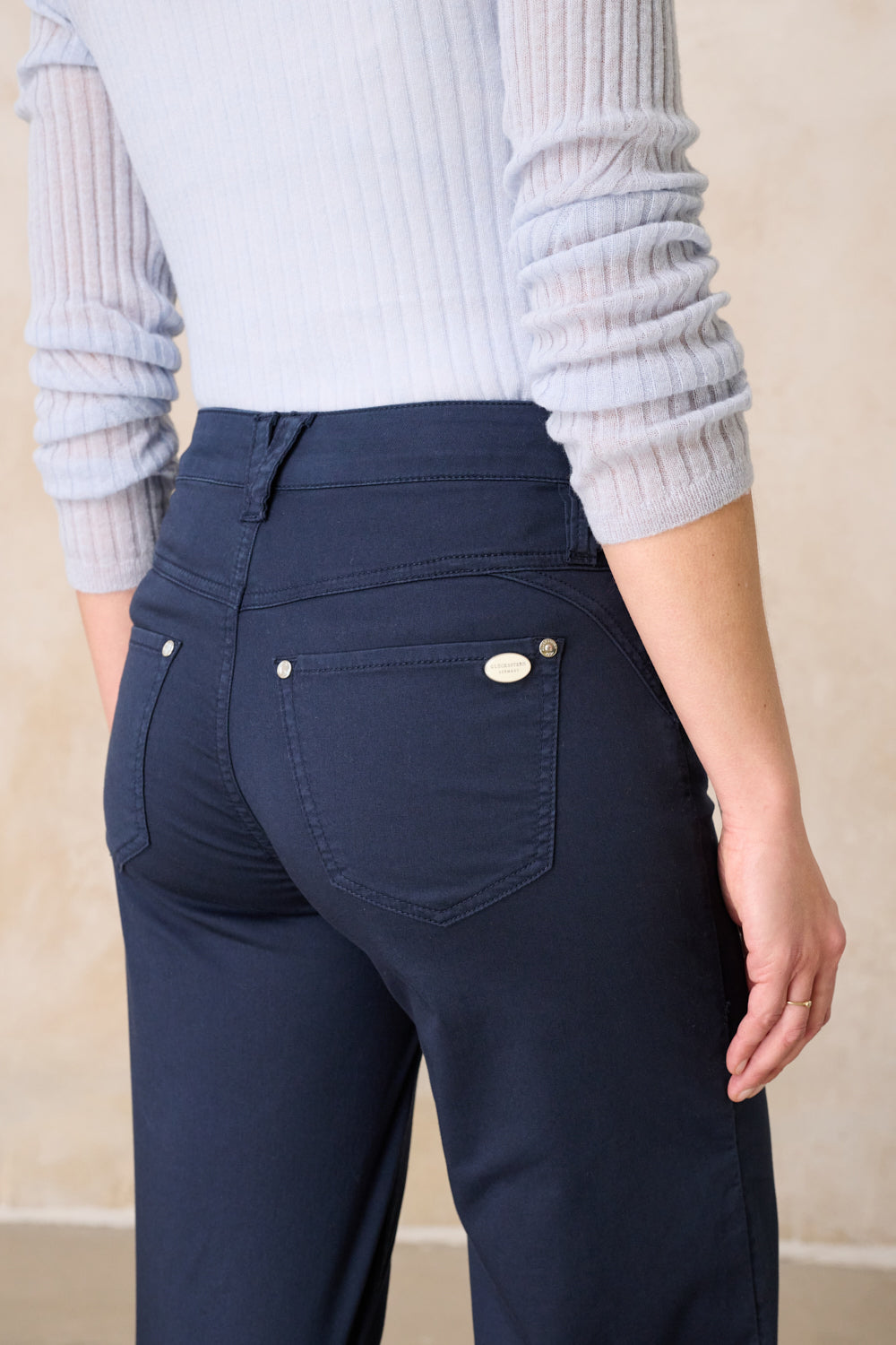 Clara – Flared trousers in royal blue with a high waist