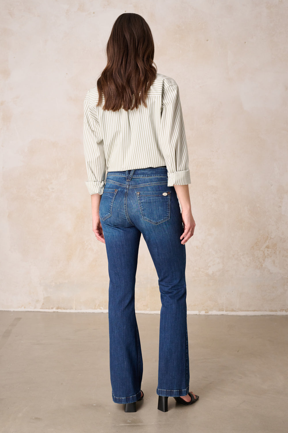 Melina – Bootcut jeans in Danube blue with a mid-rise waist